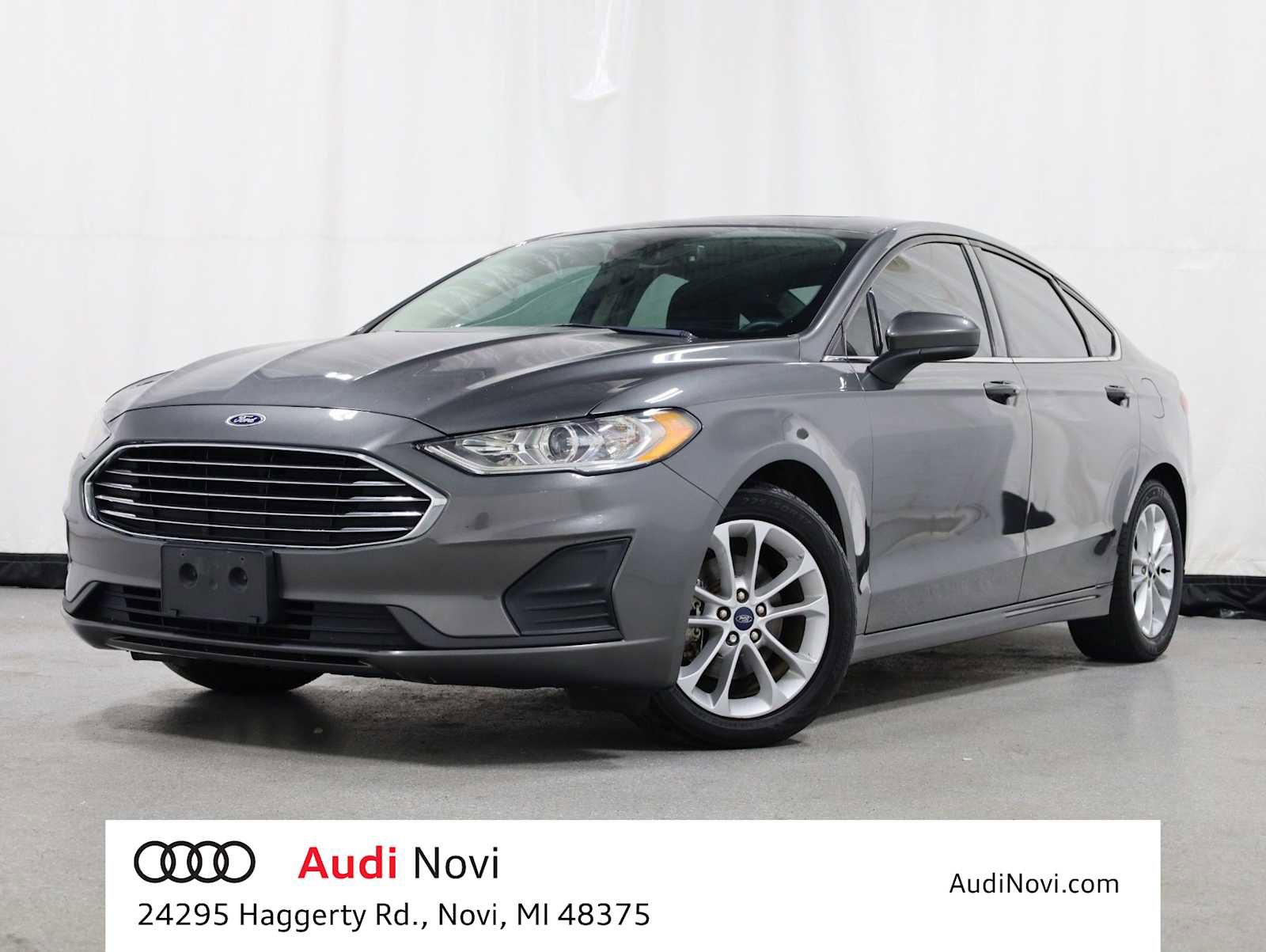 Used 2019 Ford Fusion SE FWD image 1