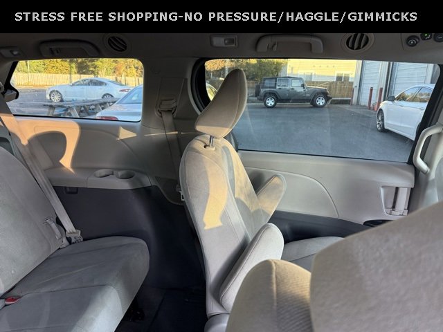 Used 2012 Toyota Sienna image 28