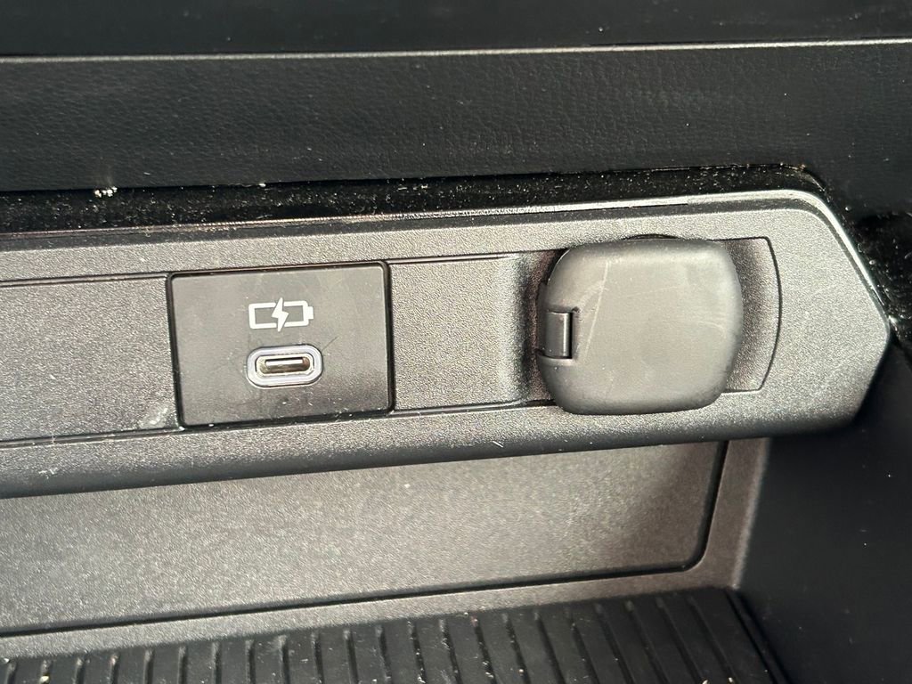 Used 2025 Toyota Prius XLE FWD image 27