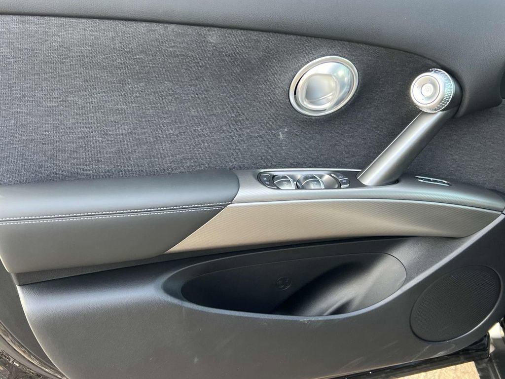 New 2025 Genesis GV60 Advanced image 17