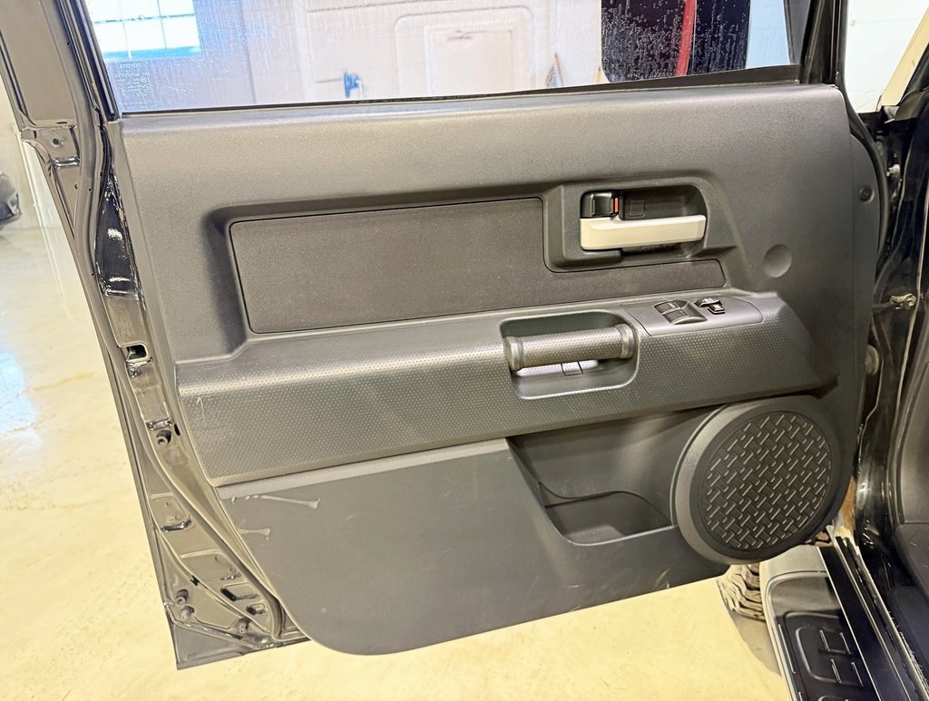 Used 2009 Toyota FJ Cruiser 4WD image 31