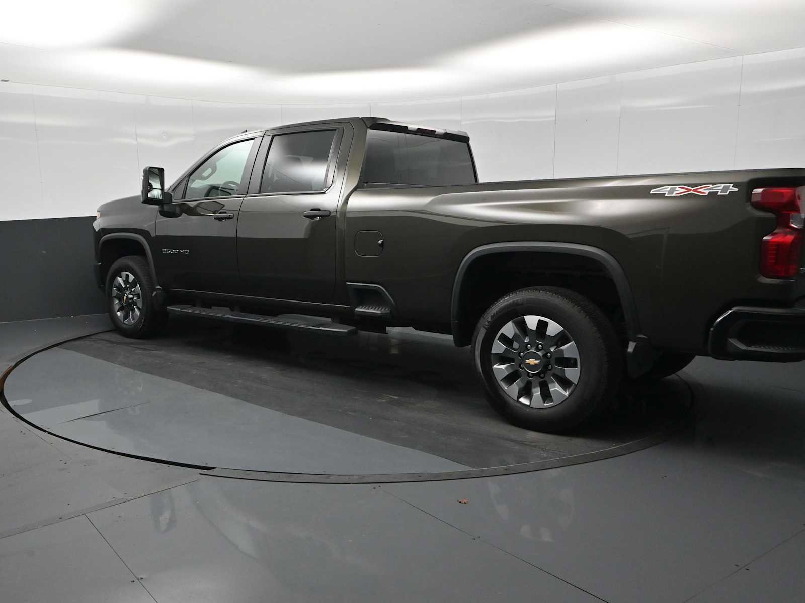 Used 2022 Chevrolet Silverado 2500 Custom w/ Custom Value Package image 6