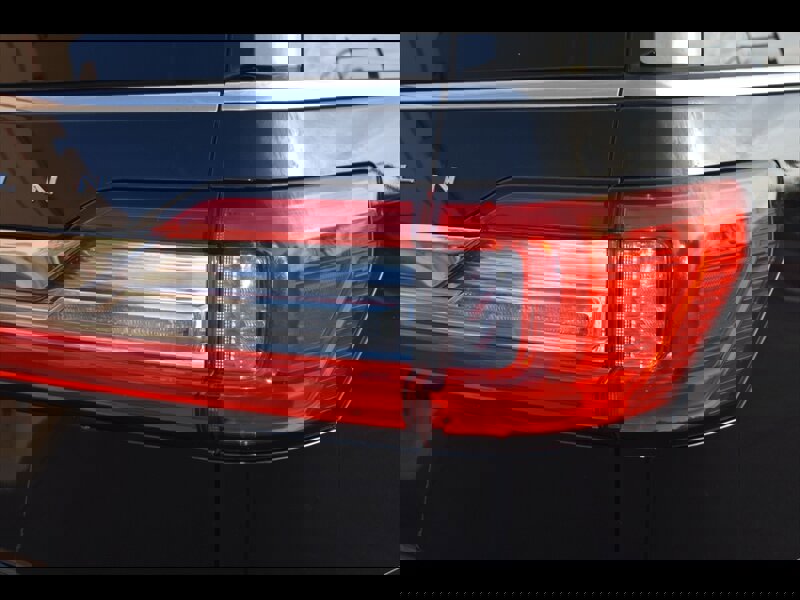 Used 2018 Lincoln Navigator L Select image 58