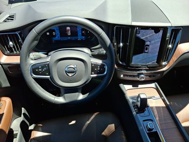 Used 2023 Volvo XC60 B5 Plus AWD/4WD image 12