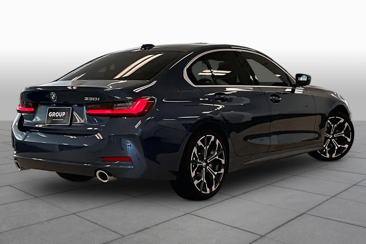 Used 2026 BMW 330i Sedan w/ Premium Package RWD image 11