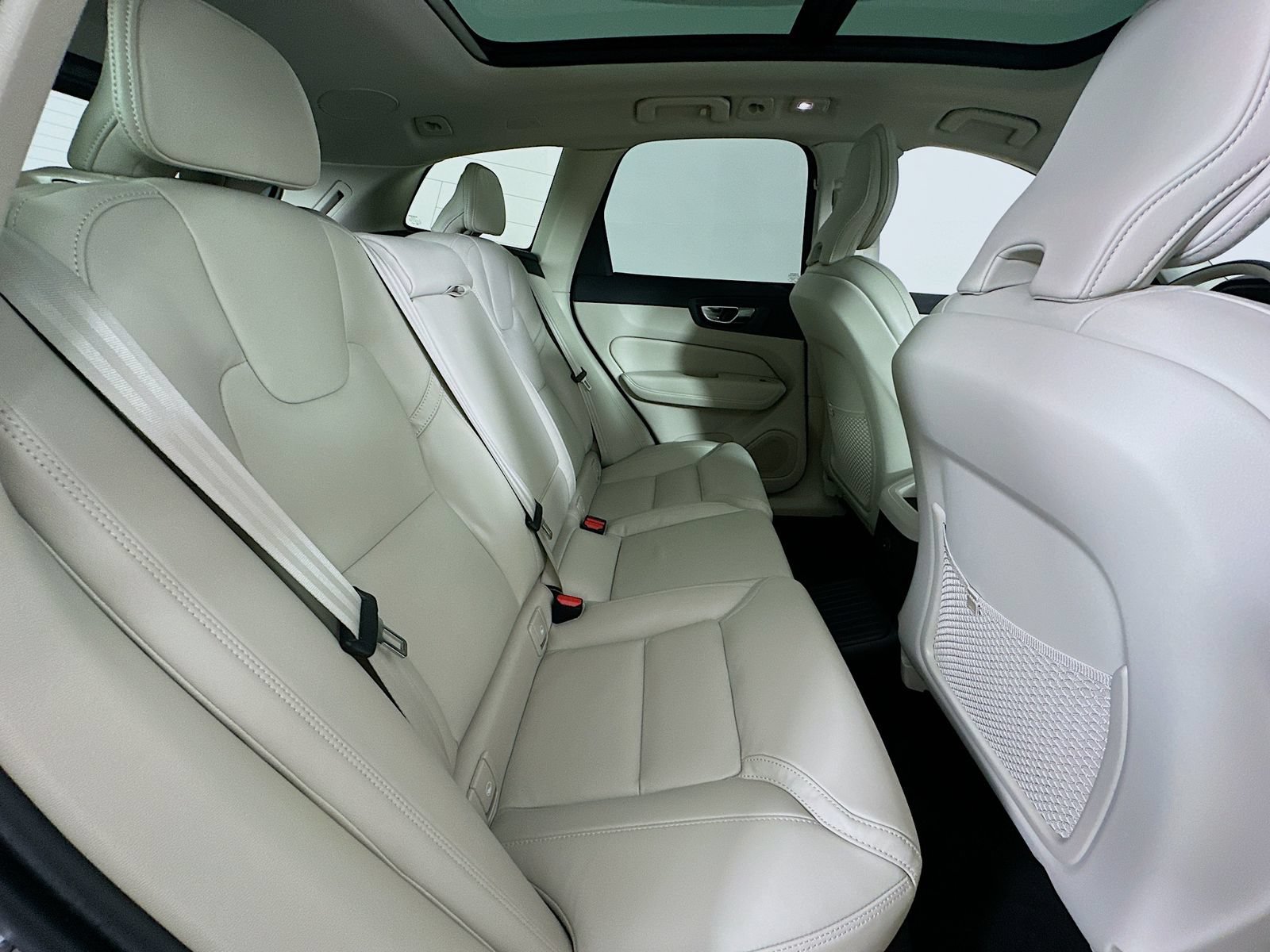 New 2026 Volvo XC60 T8 Ultra w/ Protection Package Premier AWD/4WD image 40