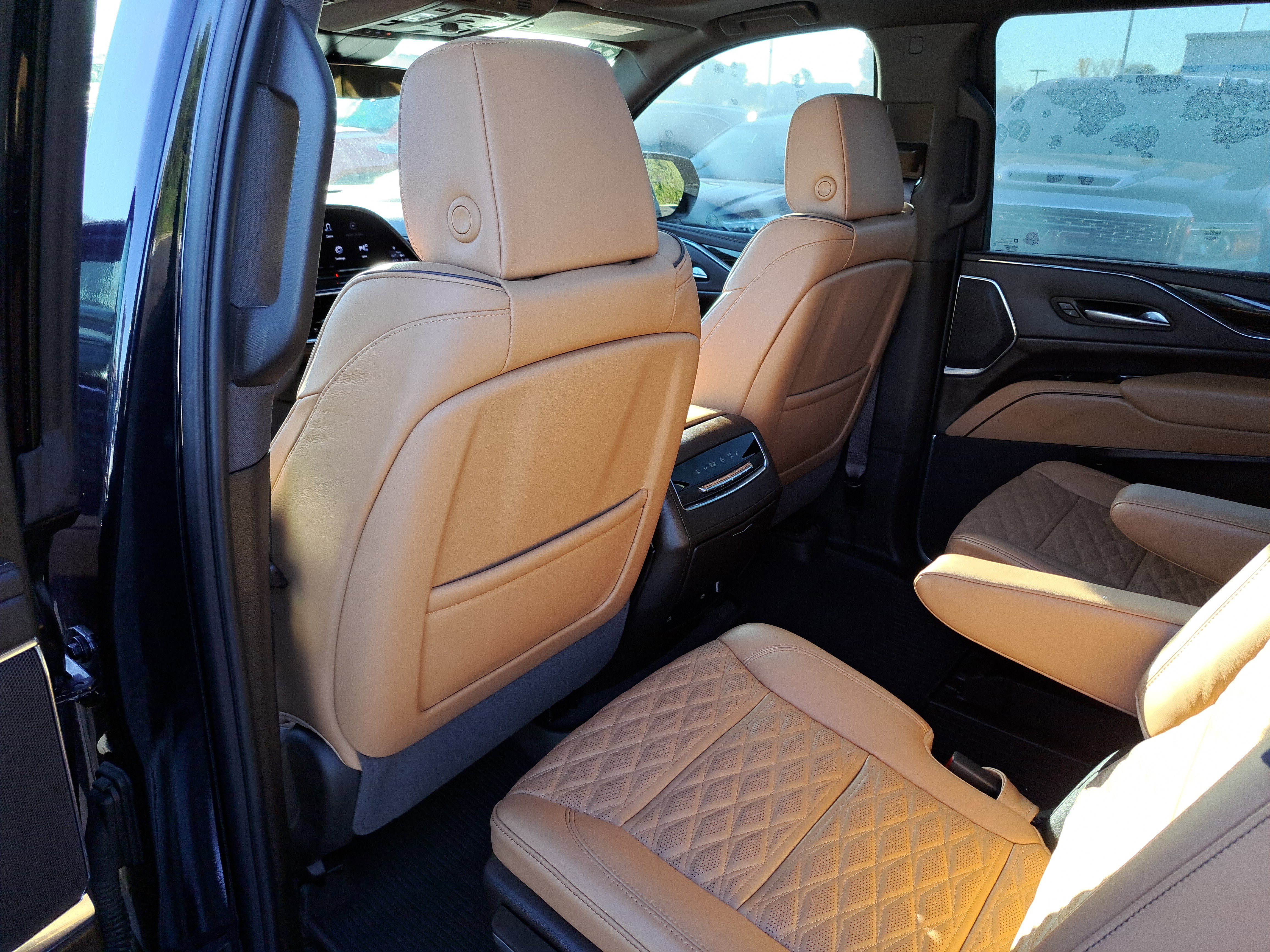 Used 2024 Cadillac Escalade ESV Sport w/ LPO, ONYX Package image 27