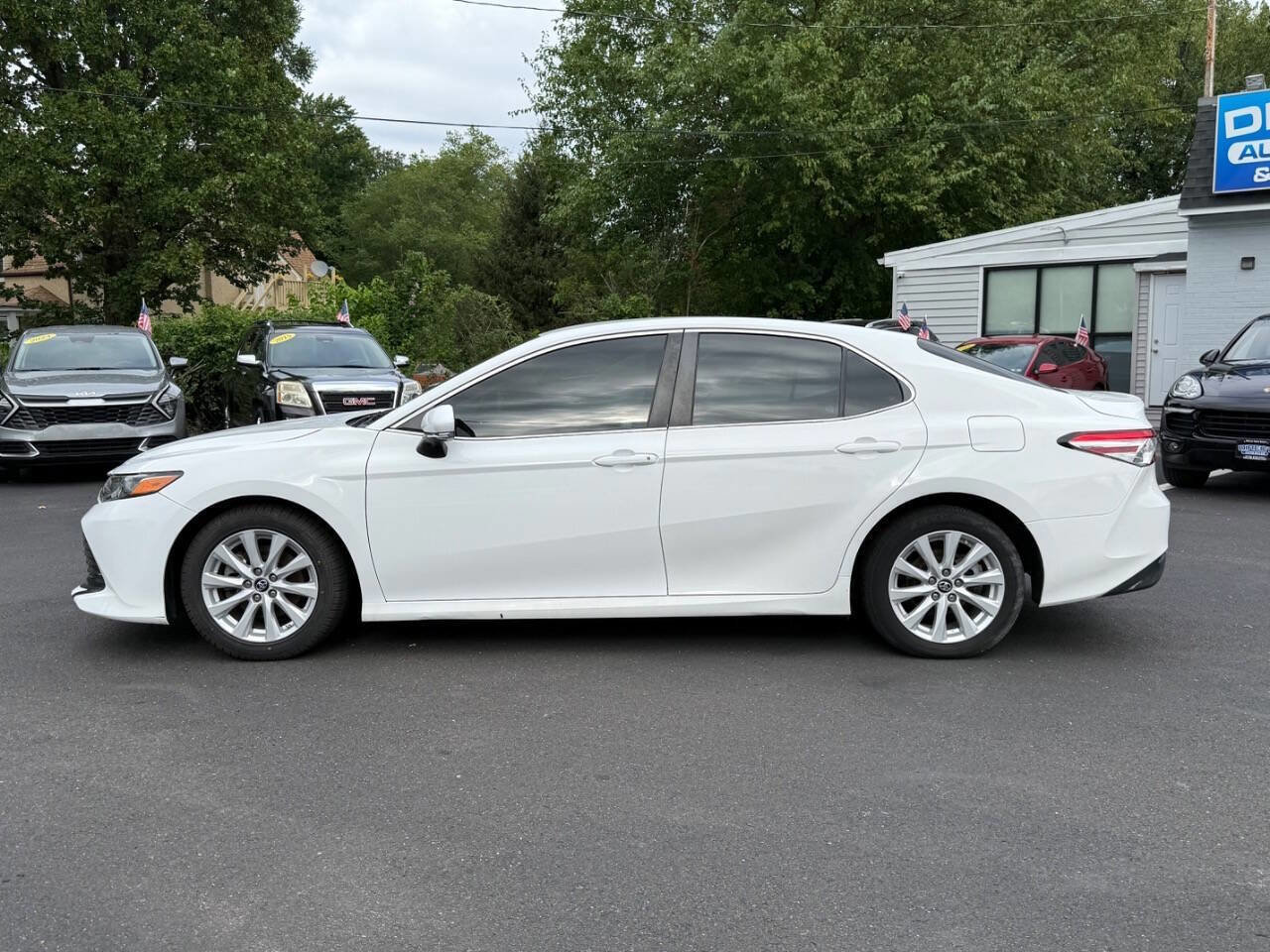 Used 2018 Toyota Camry L image 12