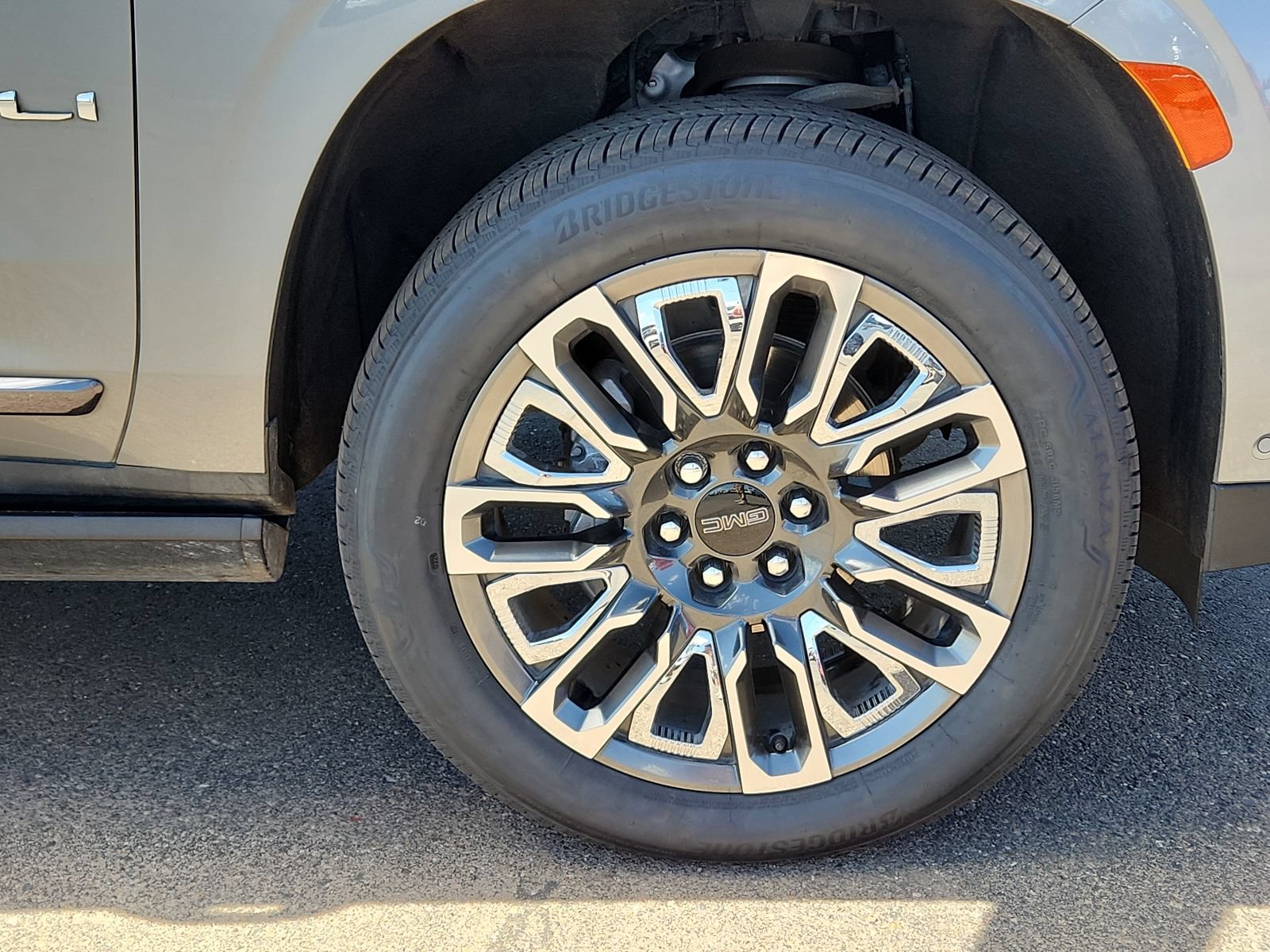 Used 2023 GMC Yukon XL Denali Ultimate w/ LPO, Floor Liner Package AWD/4WD image 7