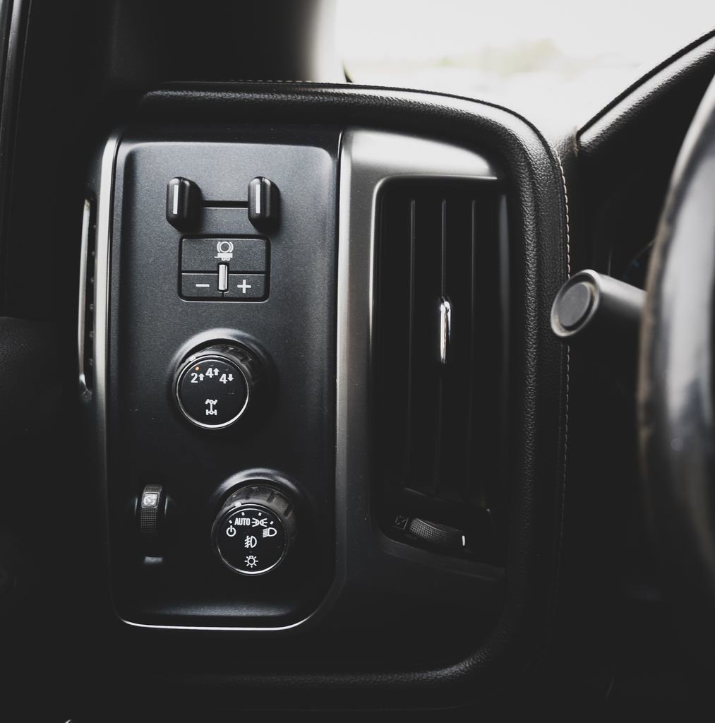 Used 2018 Chevrolet Silverado 2500 LTZ w/ Duramax Plus Package AWD/4WD image 10