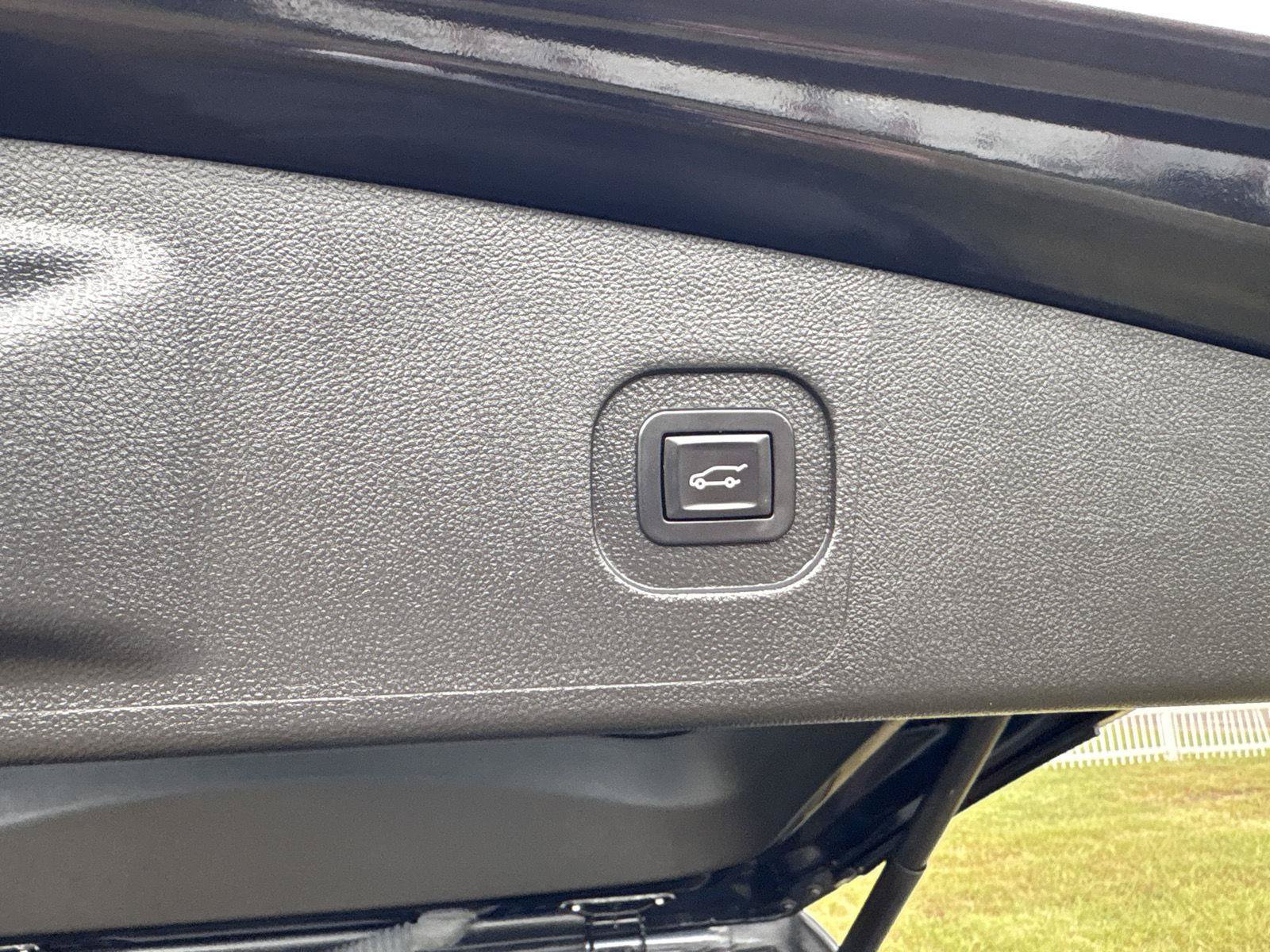 Used 2017 GMC Terrain Denali w/ LPO, Protection Package AWD/4WD image 12