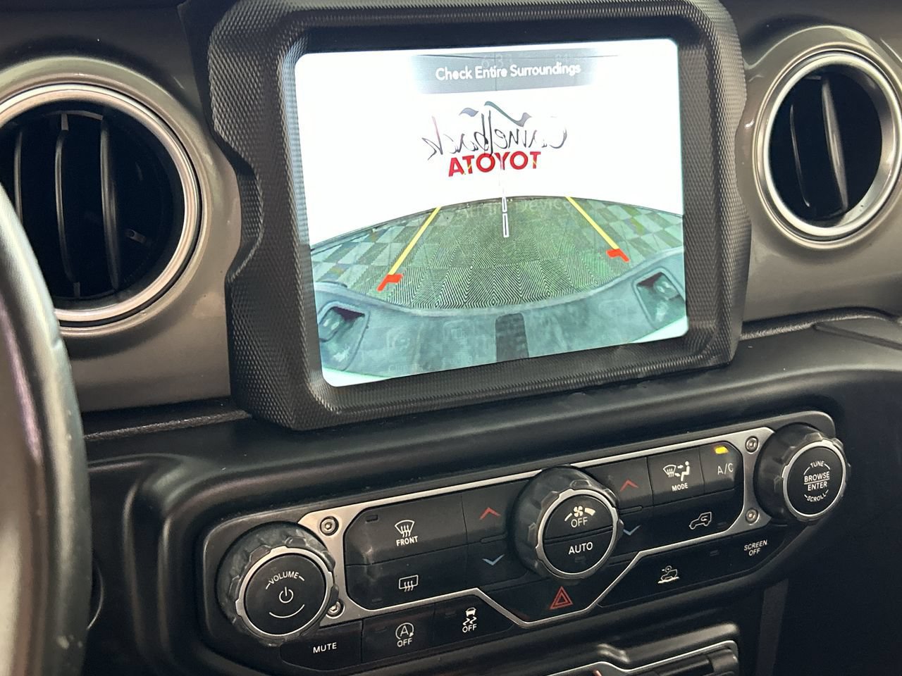 Used 2022 Jeep Gladiator Overland AWD/4WD image 17