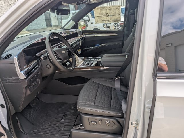 New 2026 Cadillac Escalade Platinum Sport w/ LPO, Floor Liner Package AWD/4WD image 15
