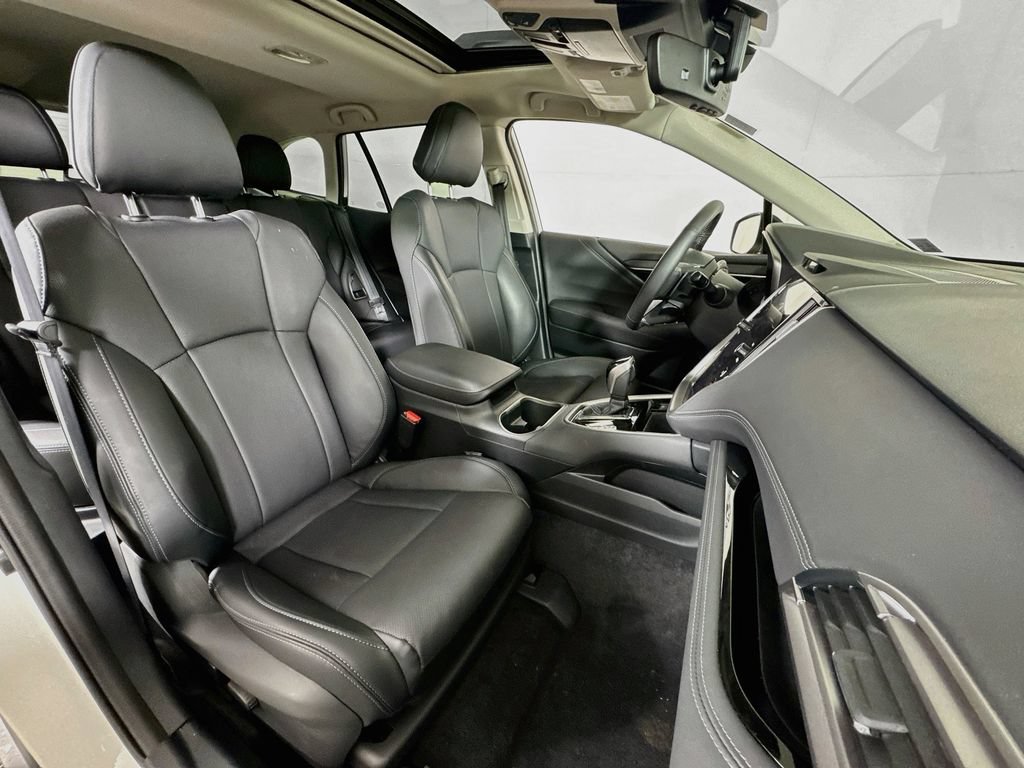 Used 2025 Subaru Outback Limited AWD/4WD image 30