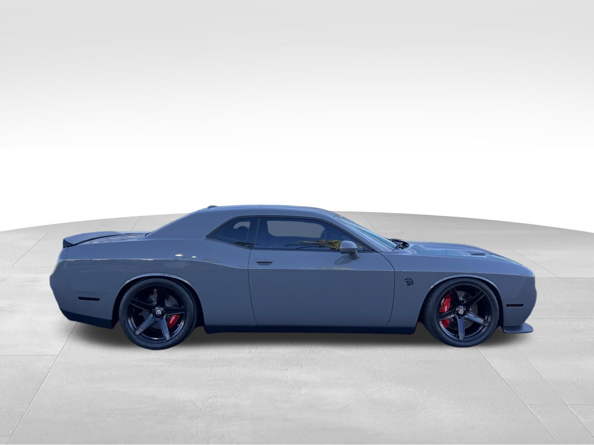 Used 2017 Dodge Challenger SRT Hellcat RWD image 4