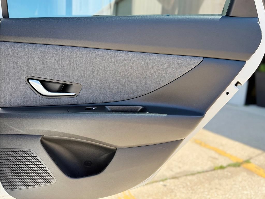 Used 2025 Hyundai Elantra Limited FWD image 22