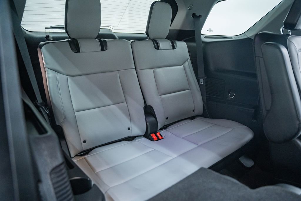 Certified 2021 Ford Explorer XLT w/ Equipment Group 202A image 34