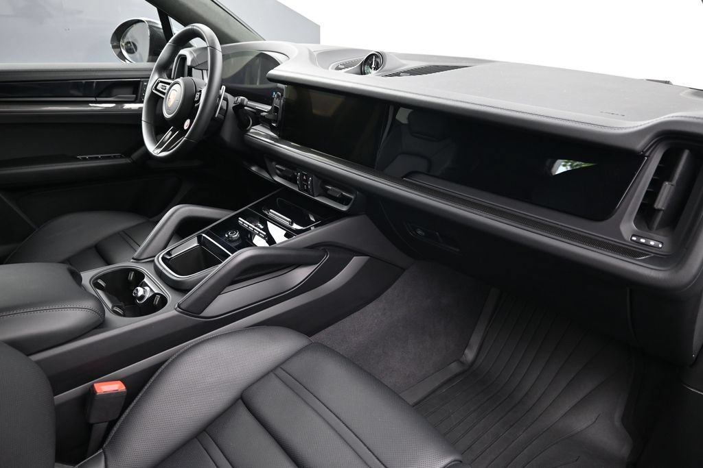 Certified 2025 Porsche Cayenne Turbo GT AWD/4WD image 14