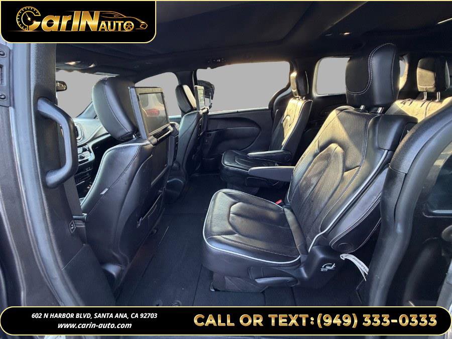 Used 2019 Chrysler Pacifica Limited w/ S Appearance Package image 16