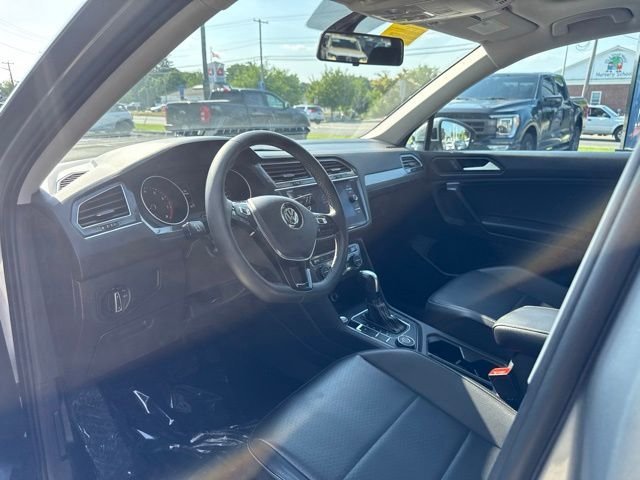 Used 2021 Volkswagen Tiguan SE w/ Panoramic Sunroof Package AWD/4WD image 9