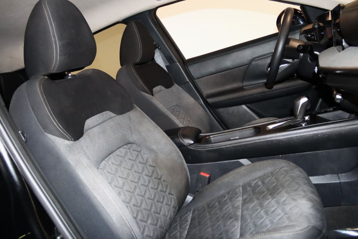 Used 2025 Nissan Kicks SV AWD/4WD image 47