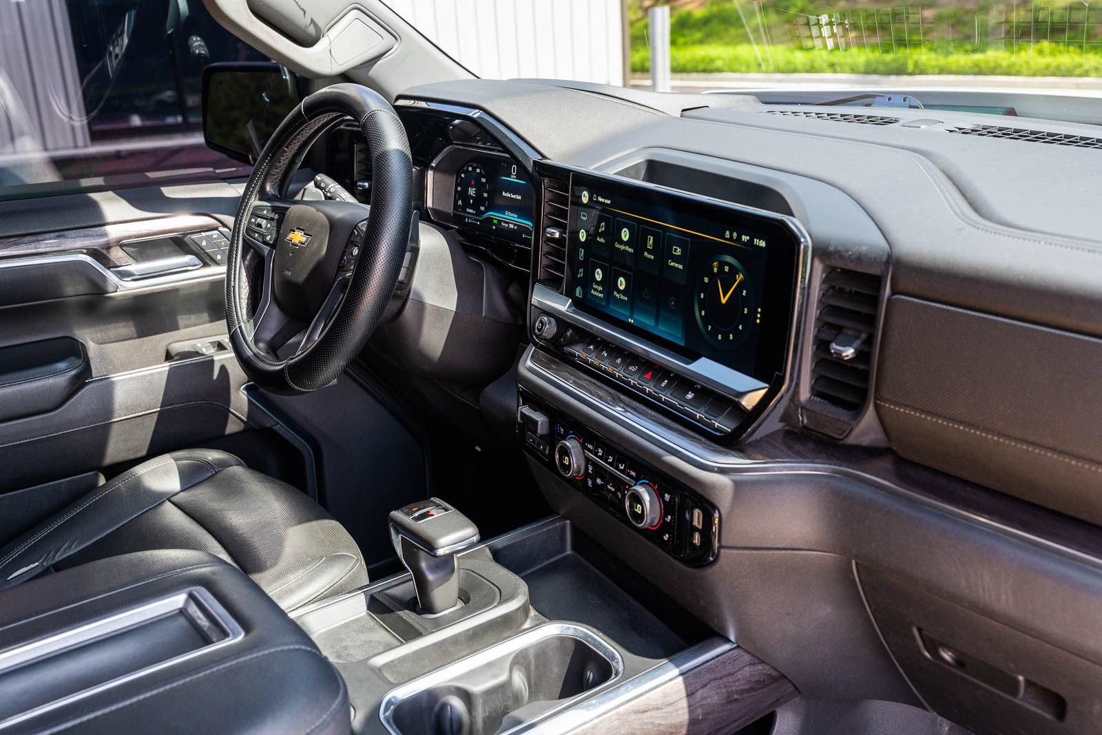 Used 2022 Chevrolet Silverado 1500 LTZ AWD/4WD image 12