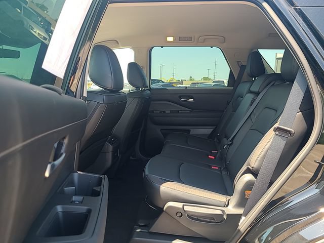 Used 2024 Nissan Pathfinder SL FWD image 24