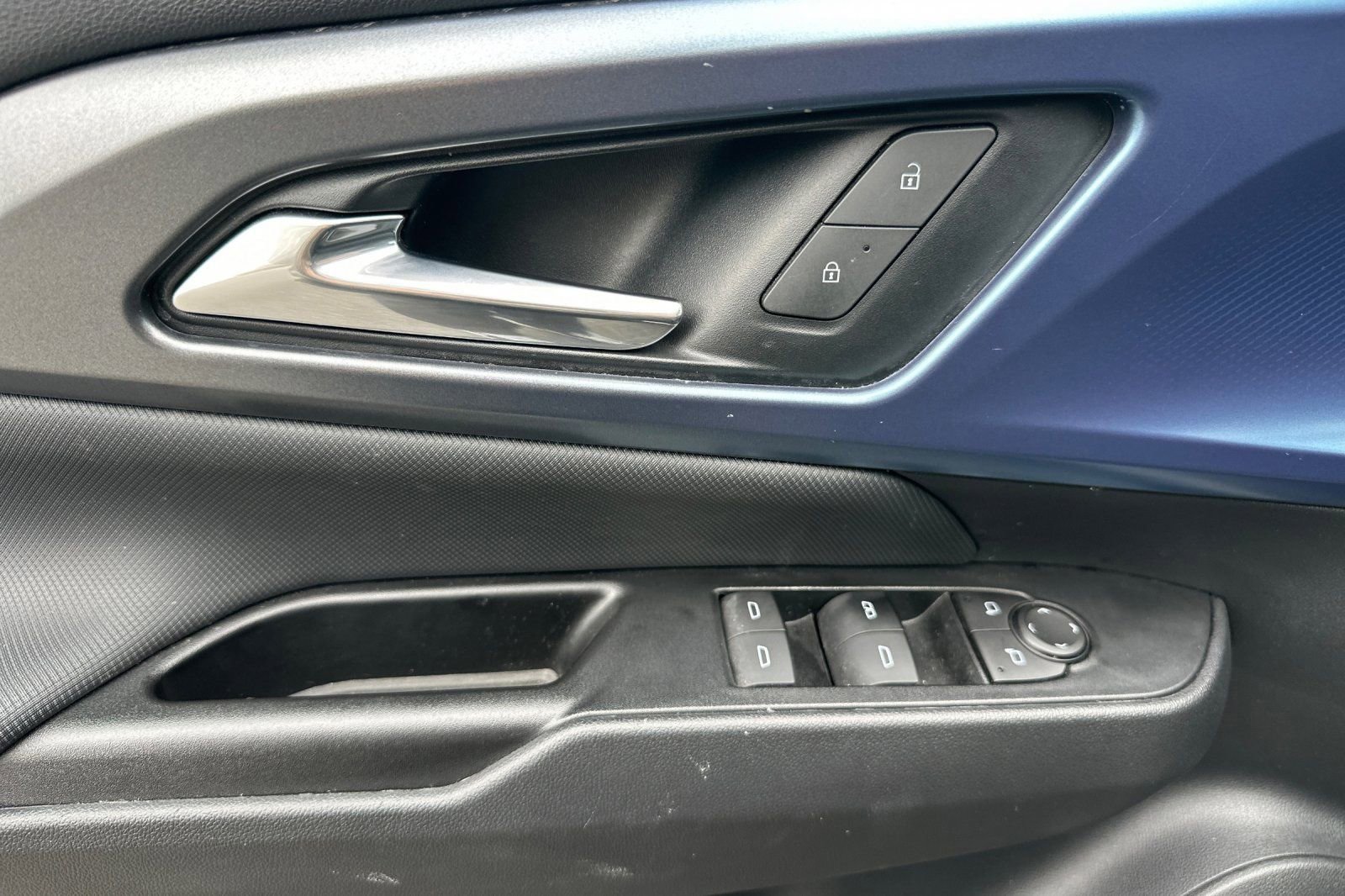 Used 2024 Chevrolet Equinox EV LT image 12