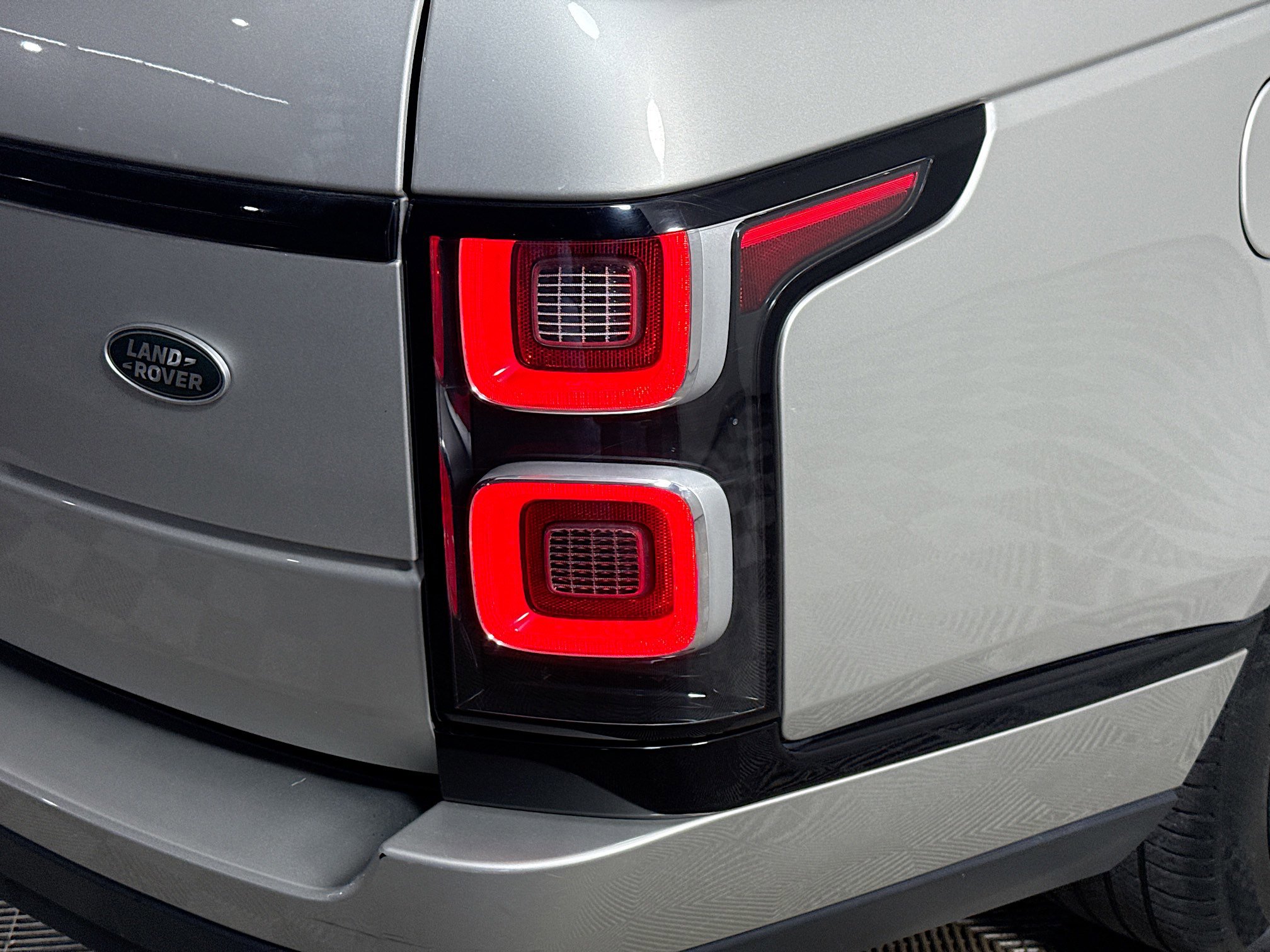 Used 2018 Land Rover Range Rover Supercharged AWD/4WD image 34