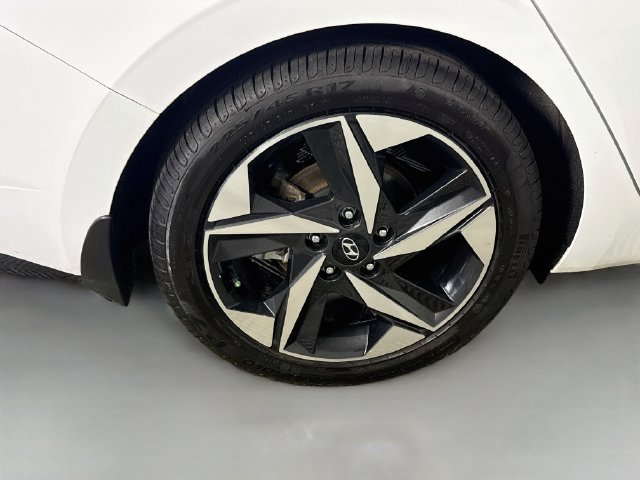 Used 2022 Hyundai Elantra Limited FWD image 32