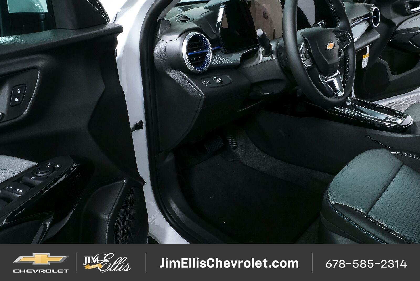 New 2026 Chevrolet Trax LT w/ Sunroof Package FWD image 7