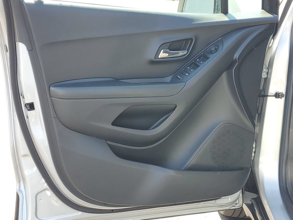 Used 2021 Chevrolet Trax LT FWD image 20