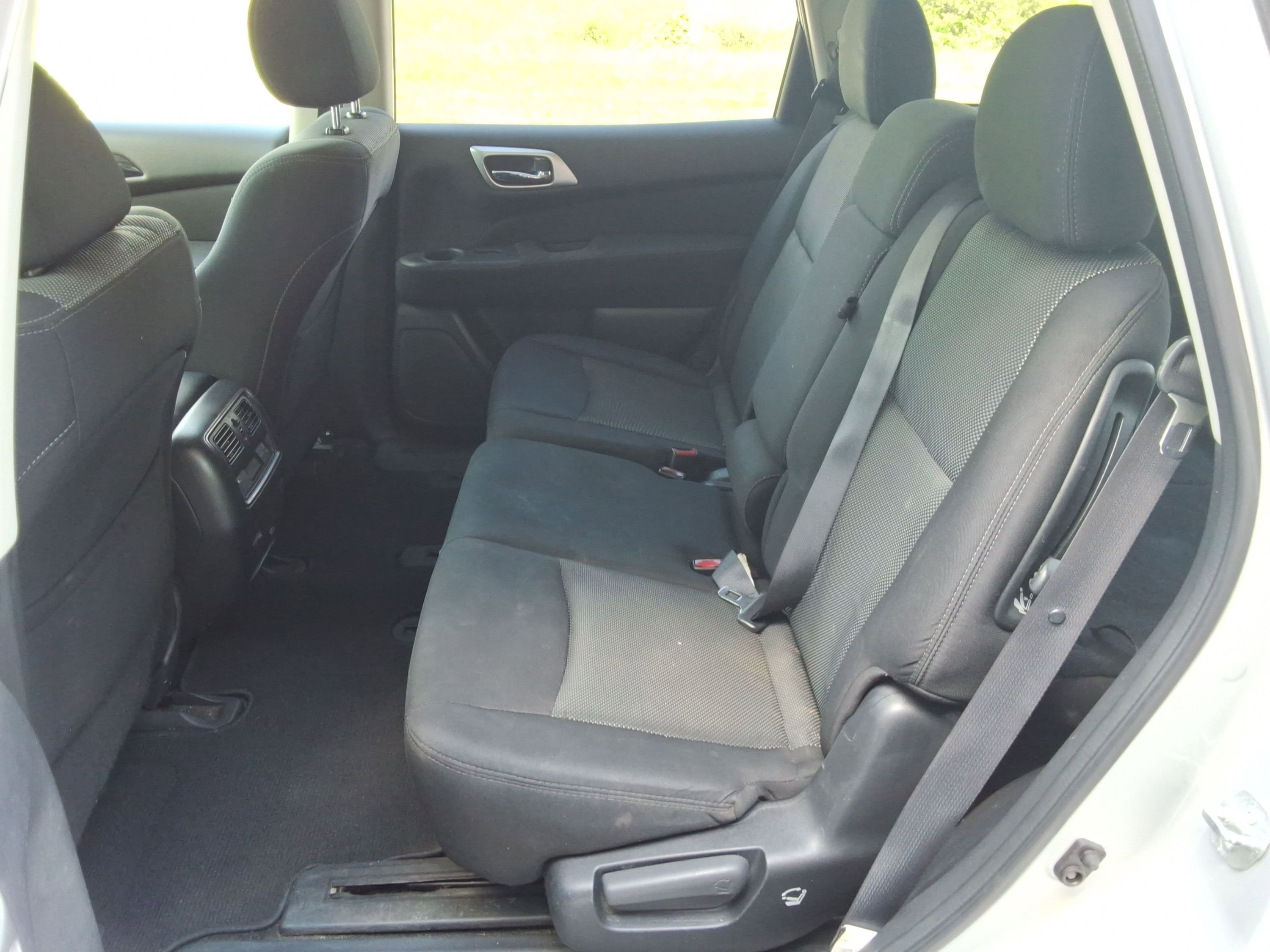 Used 2017 Nissan Pathfinder SV AWD/4WD image 27