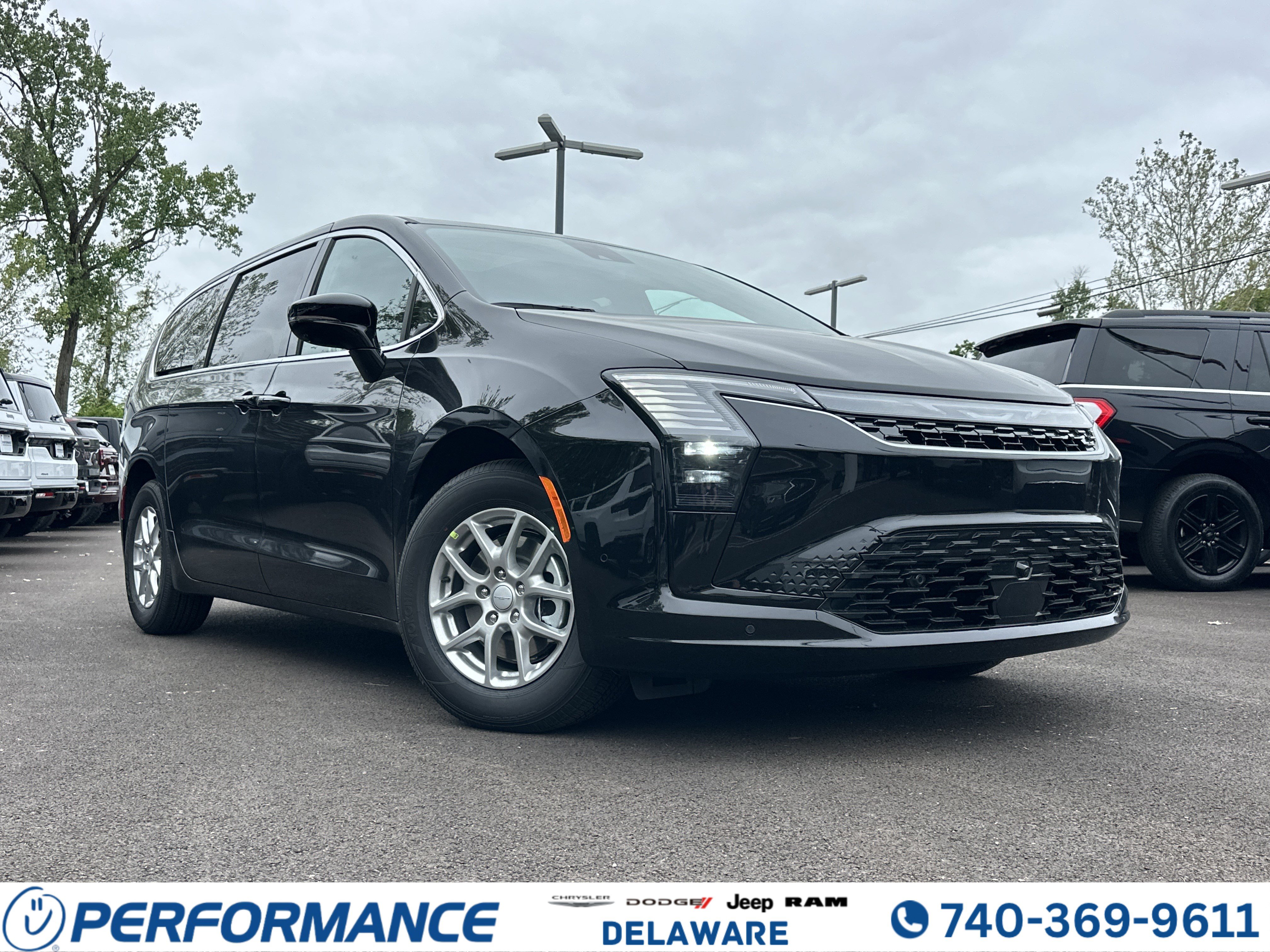 New 2027 Chrysler Pacifica Select FWD image 1