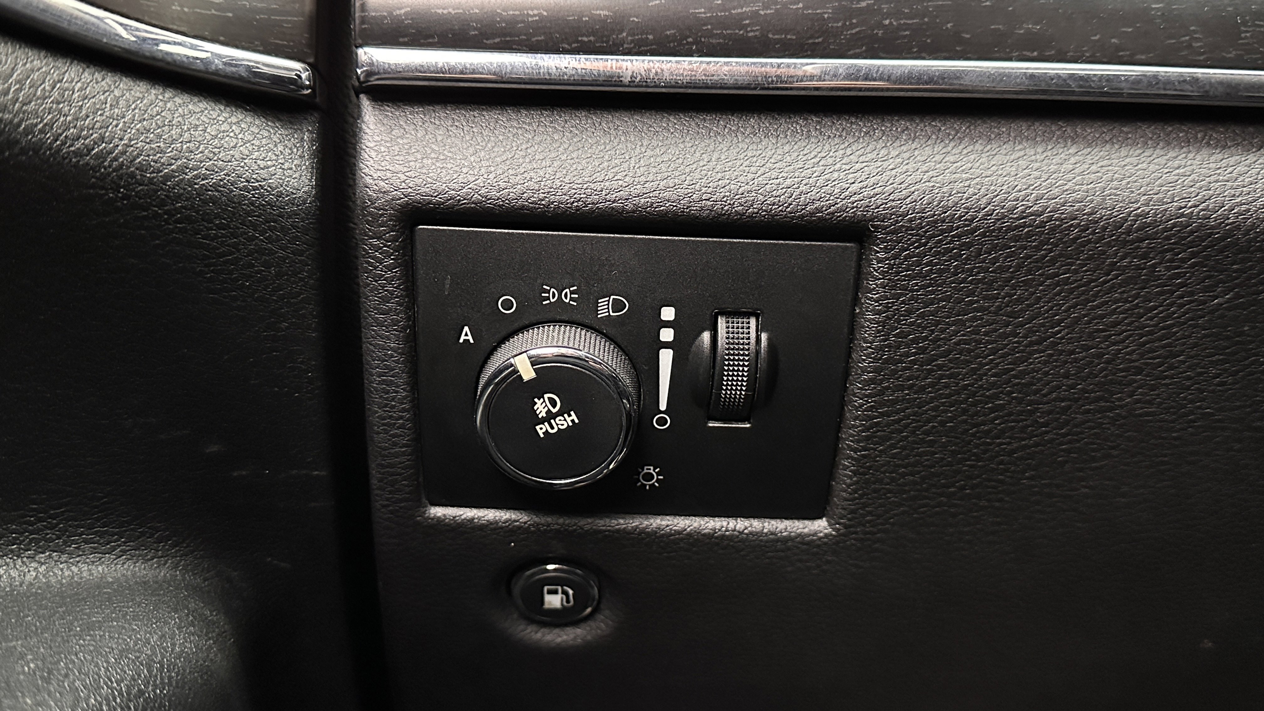 Used 2014 Jeep Grand Cherokee Limited RWD image 17