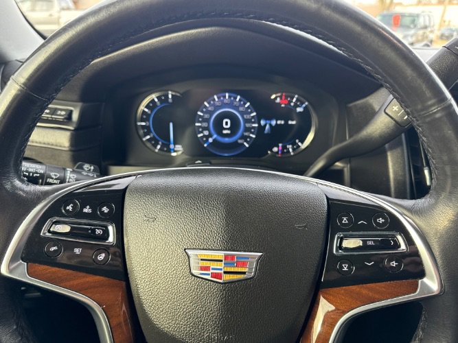 Used 2020 Cadillac Escalade Premium Luxury image 25