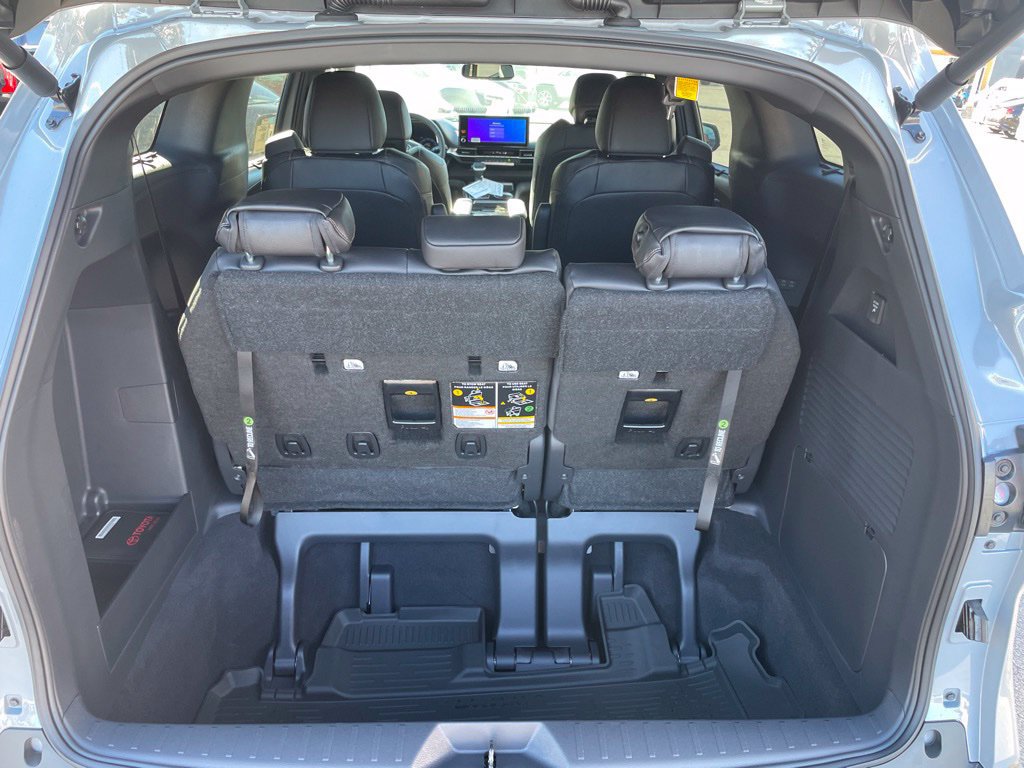 New 2026 Toyota Sienna XLE Woodland Edition AWD/4WD image 8