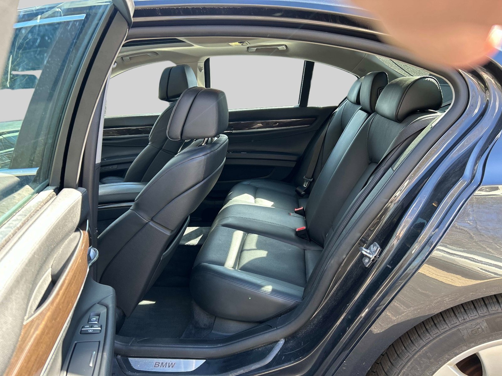 Used 2011 BMW 750i xDrive AWD/4WD image 12