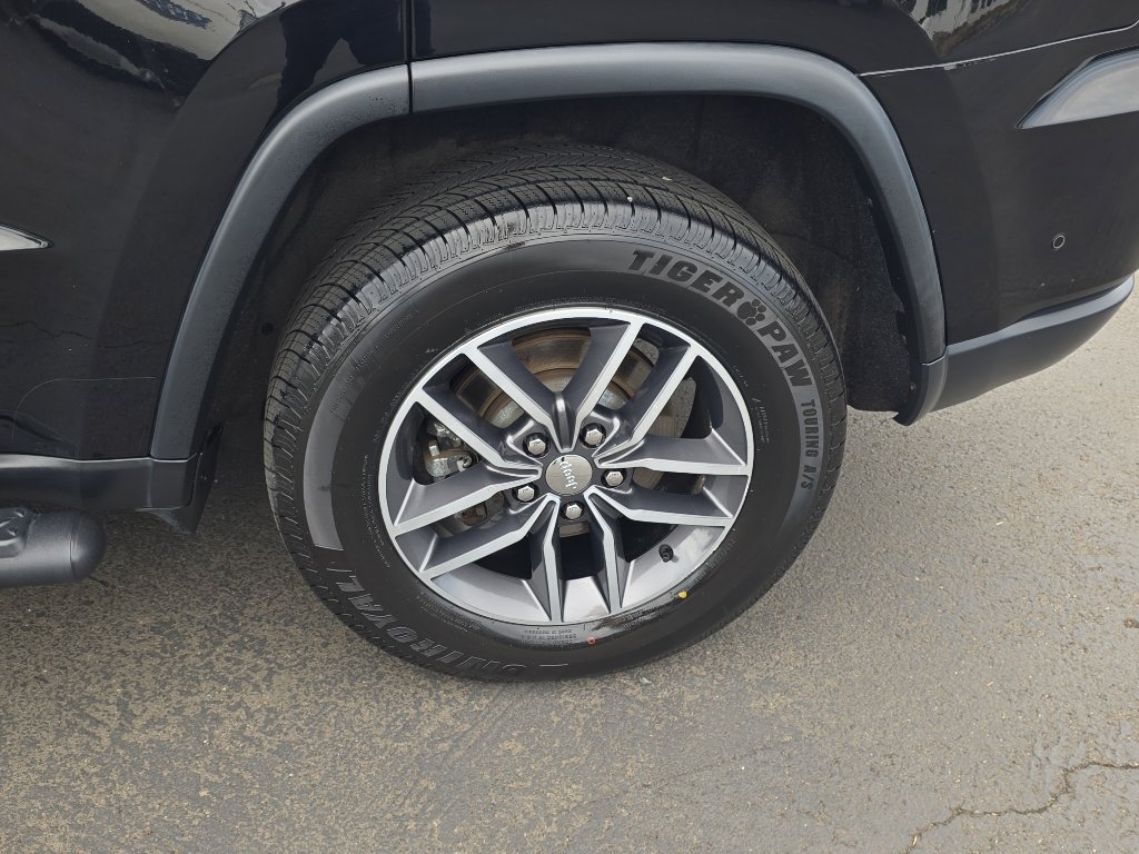 Used 2018 Jeep Grand Cherokee Limited AWD/4WD image 11