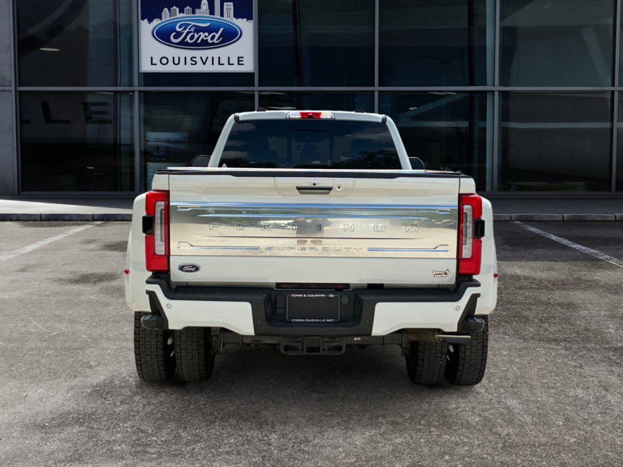 Used 2024 Ford F450 Platinum w/ FX4 Off-Road Package AWD/4WD image 4