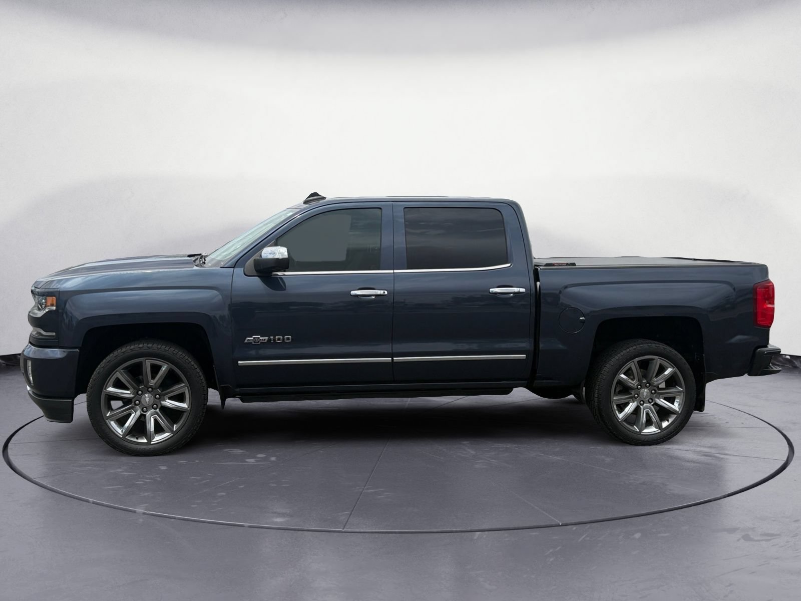 Used 2018 Chevrolet Silverado 1500 LTZ Z71 w/ Centennial Edition AWD/4WD image 3