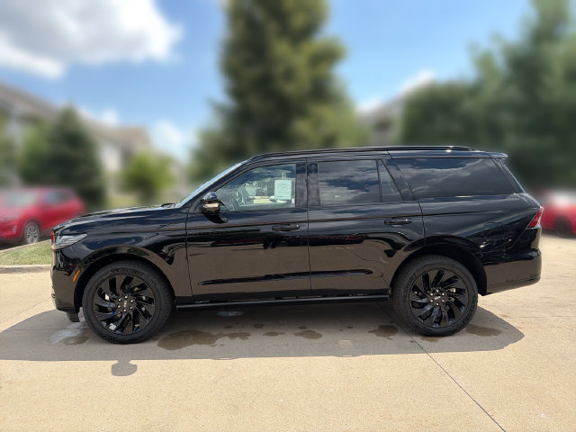 New 2026 Lincoln Navigator Reserve w/ Jet Appearance Package AWD/4WD image 10