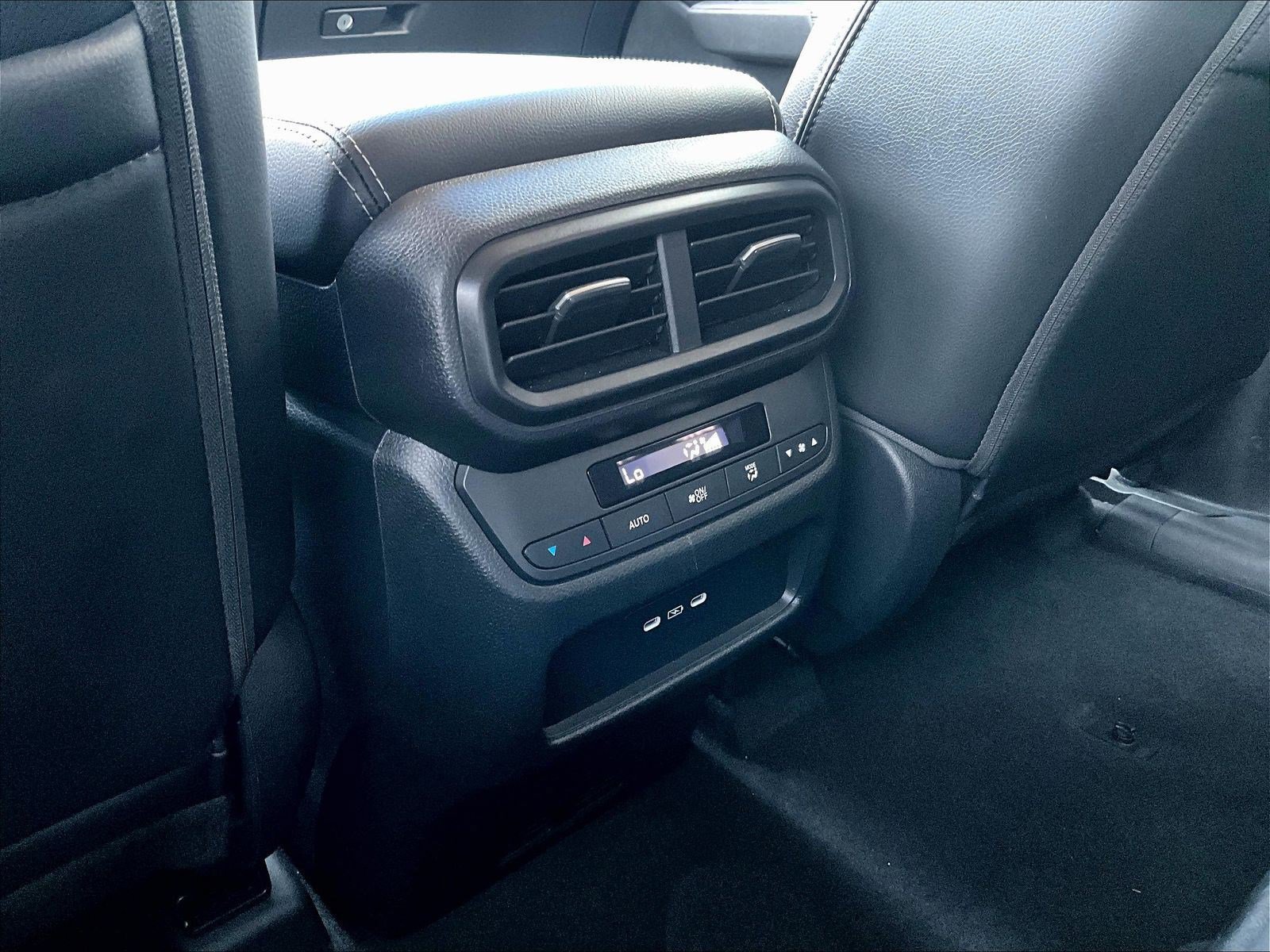 Used 2025 Honda Pilot EX-L image 10