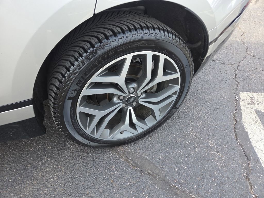 Used 2019 Land Rover Range Rover Velar R-Dynamic SE image 10