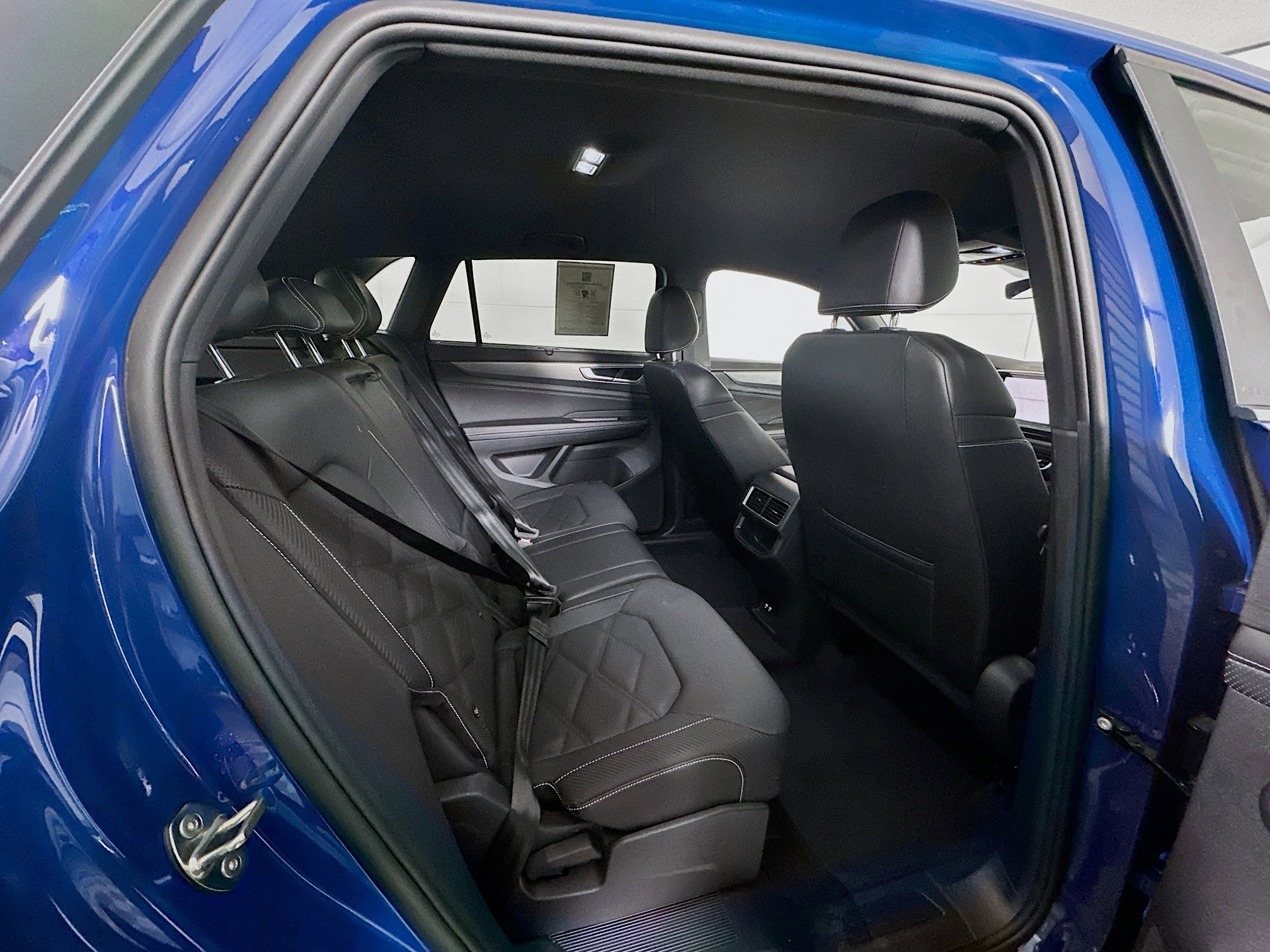 Used 2025 Volkswagen Atlas Cross Sport SE image 30