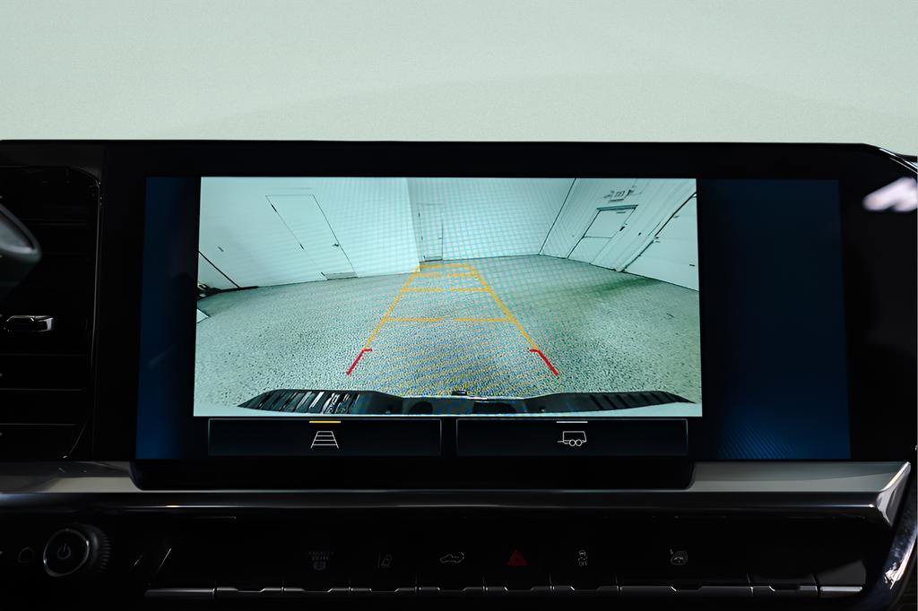 Used 2025 Chevrolet Silverado 2500 LT w/ Convenience Package image 16