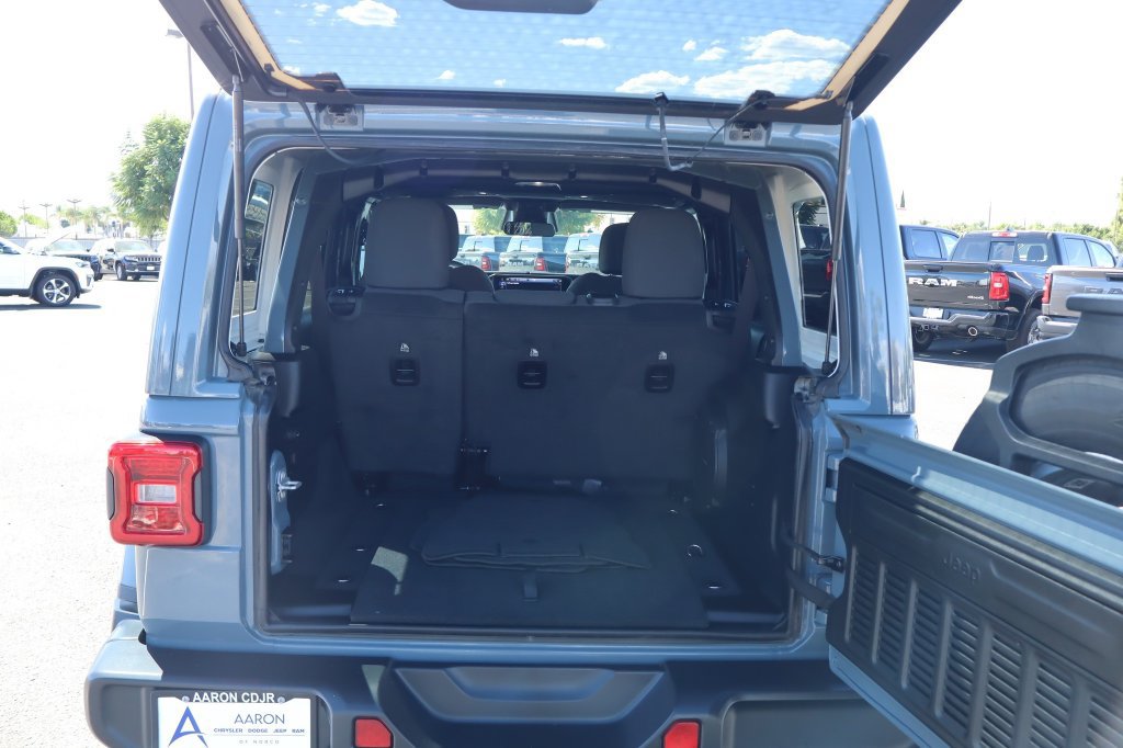 Certified 2026 Jeep Wrangler Unlimited Sahara AWD/4WD image 37