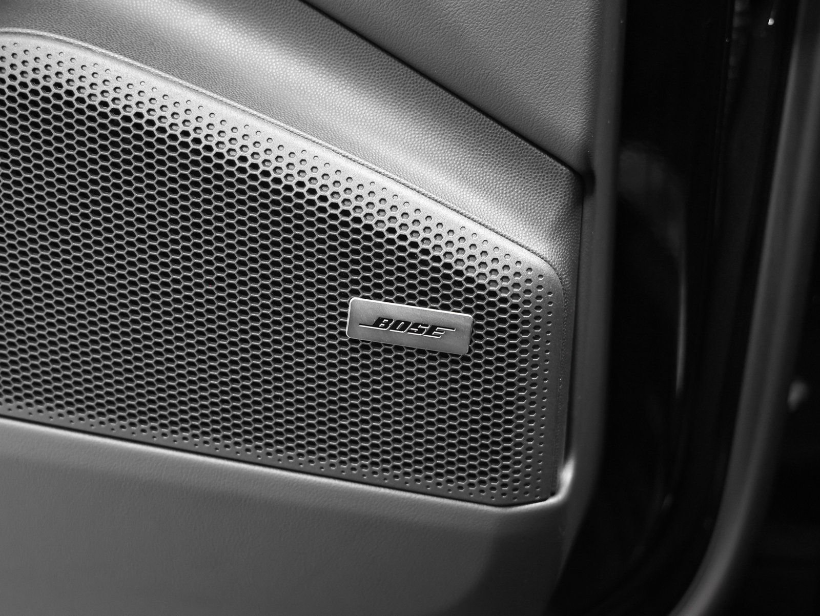 New 2026 Porsche Macan 4 Electric image 43