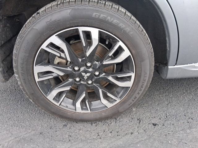 Used 2018 Mitsubishi Outlander SEL image 10