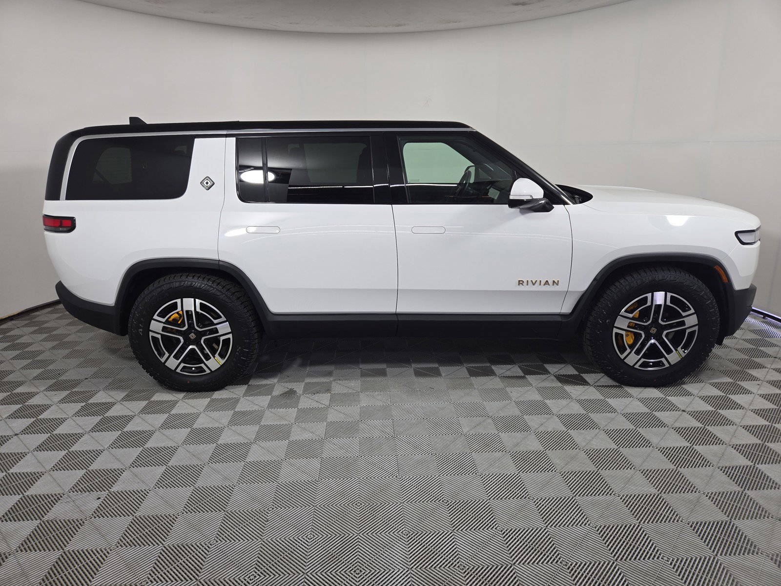 Used 2022 Rivian R1S Launch Edition image 6
